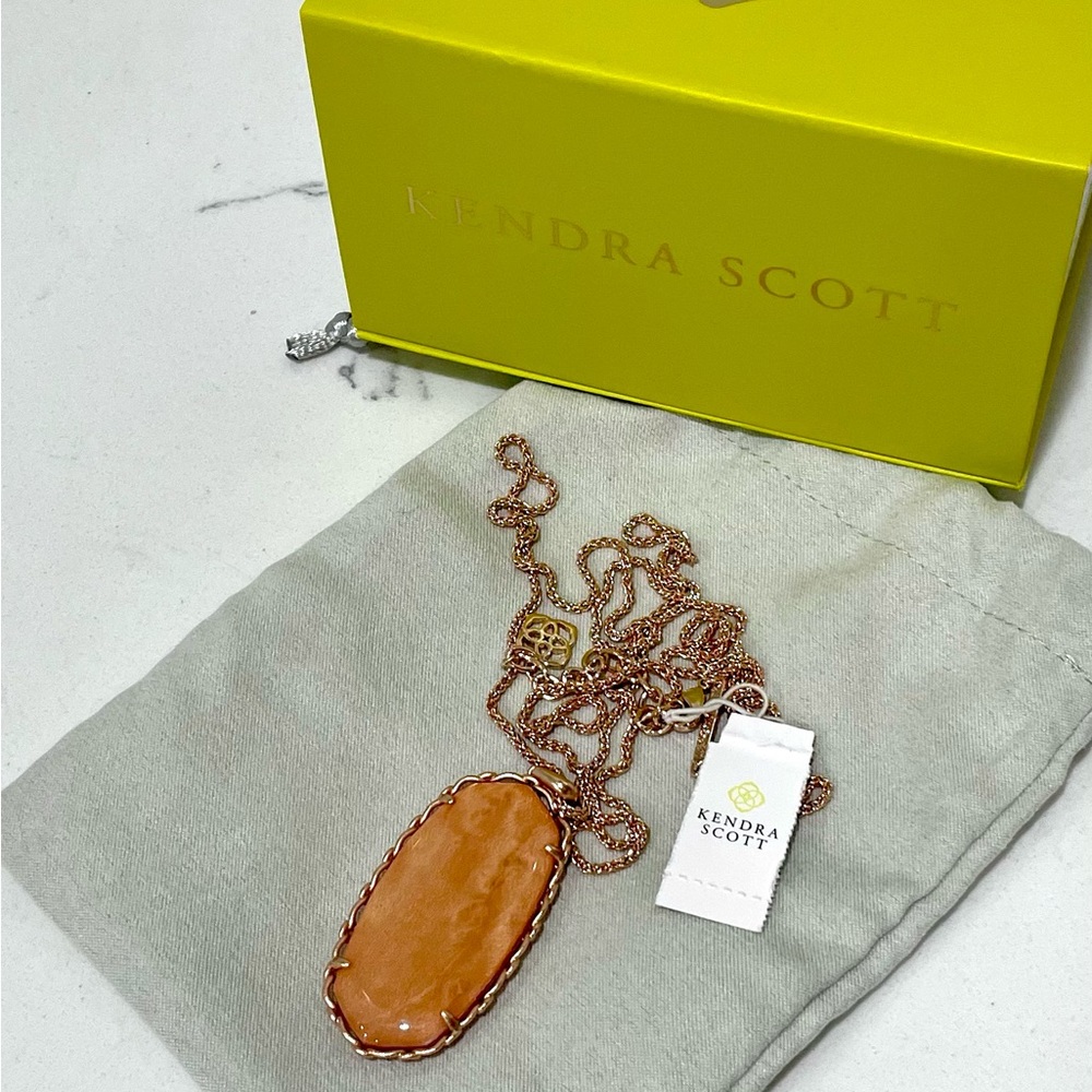 Kendra Scott necklace